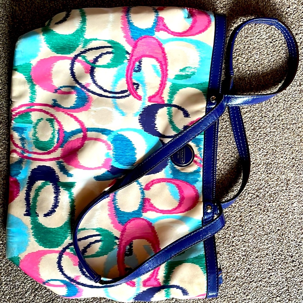 Coach purse, larger shoulder bag. Multicolored.